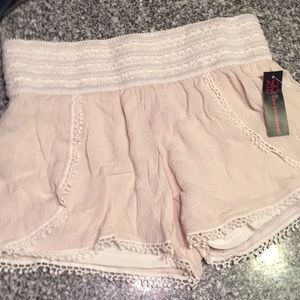 Shorts cream colored